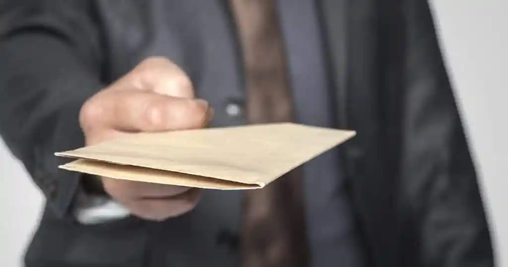 Professional process server delivering legal documents in Maui